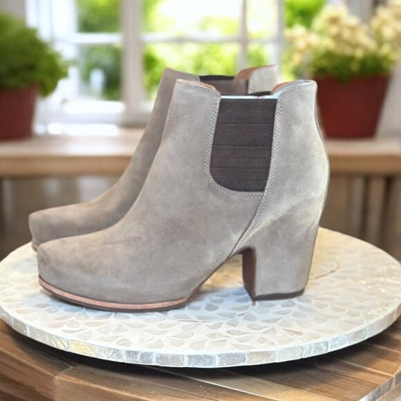 Kork-Ease $220 Shirome Bootie Taupe Suede Leather Women’s 9.5M Chelsea Heel - Picture 1 of 12